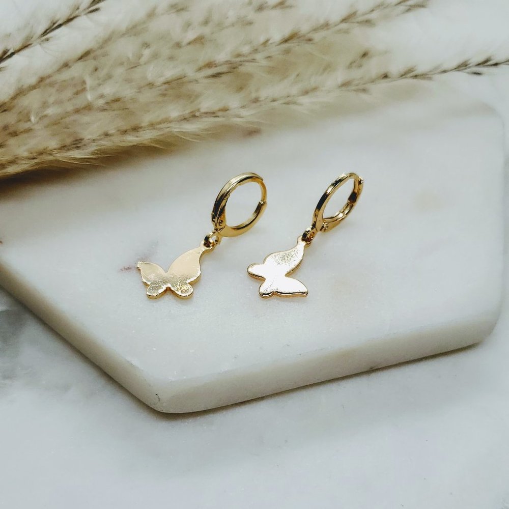 5 for $25 Gold Color Butterfly Huggies Earrings - Picture 1 of 4